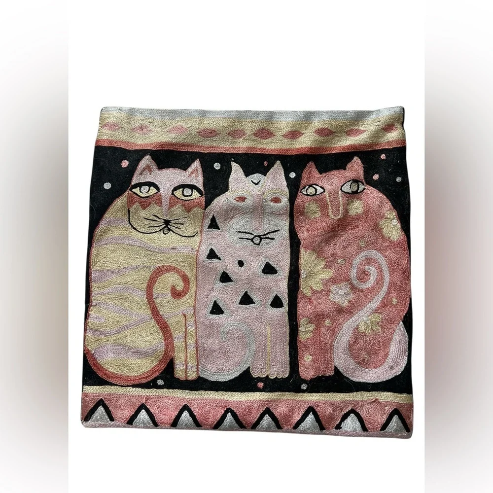 Embroidered Pillow Covers 3 Cats Cartoon Style Apprx 17x17 Sofa